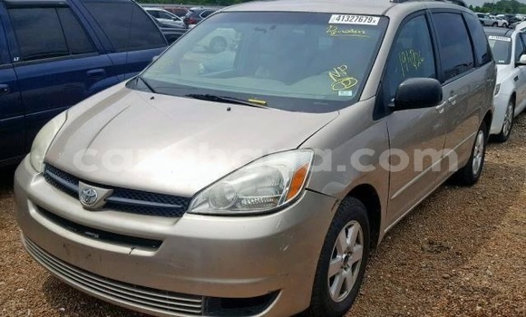 Ra Àlòkù Toyota Sienna Silver Ọkọ̀ in Accra ni Greater Accra Ra Àlòkù Toyota Sienna Silver Ọkọ̀ in Accra ni Greater Accra