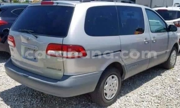 Sayi Na hannu Toyota Sienna Azurfa Mota in Accra a Greater Accra Sayi Na hannu Toyota Sienna Azurfa Mota in Accra a Greater Accra
