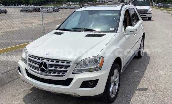 Ra Àlòkù Mercedes‒Benz ML–Class funfun Ọkọ̀ in Accra ni Greater Accra