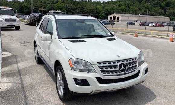 Sayi Na hannu Mercedes‒Benz ML–Class White Mota in Accra a Greater Accra Sayi Na hannu Mercedes‒Benz ML–Class White Mota in Accra a Greater Accra