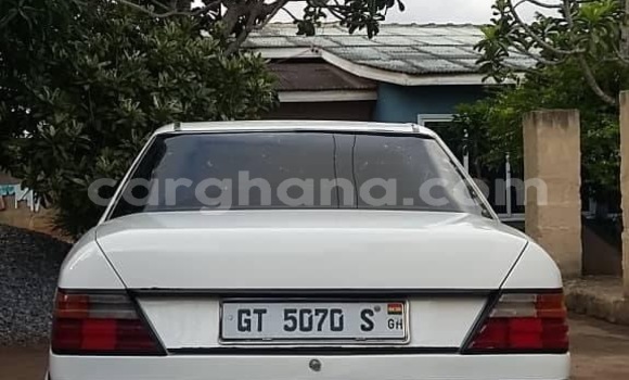 Ra Àlòkù Mercedes-Benz C180 coupe funfun Ọkọ̀ in Accra ni Greater Accra Ra Àlòkù Mercedes-Benz C180 coupe funfun Ọkọ̀ in Accra ni Greater Accra