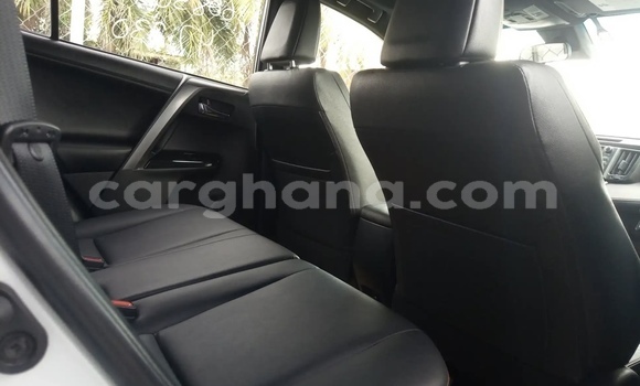 Sayi Na hannu Toyota RAV4 White Mota in Accra a Greater Accra Sayi Na hannu Toyota RAV4 White Mota in Accra a Greater Accra