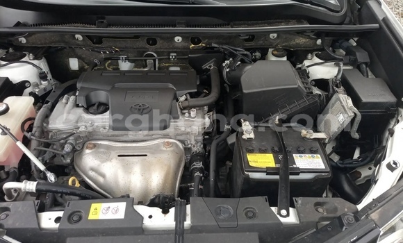 Sayi Na hannu Toyota RAV4 White Mota in Accra a Greater Accra Sayi Na hannu Toyota RAV4 White Mota in Accra a Greater Accra