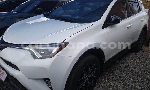 Sayi Na hannu Toyota RAV4 White Mota in Accra a Greater Accra Sayi Na hannu Toyota RAV4 White Mota in Accra a Greater Accra