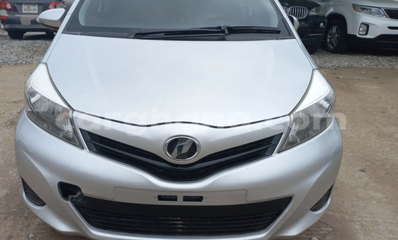 Sayi Na hannu Toyota Vitz Azurfa Mota in Accra a Greater Accra