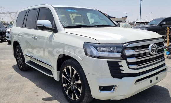 Sayi Na hannu Toyota Land Cruiser White Mota in Accra a Greater Accra