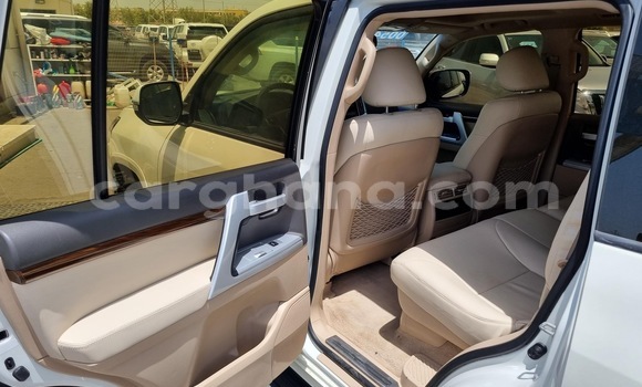 Ra Àlòkù Toyota Land Cruiser funfun Ọkọ̀ in Accra ni Greater Accra Ra Àlòkù Toyota Land Cruiser funfun Ọkọ̀ in Accra ni Greater Accra