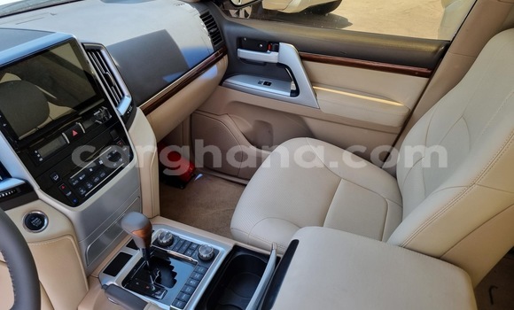 Ra Àlòkù Toyota Land Cruiser funfun Ọkọ̀ in Accra ni Greater Accra Ra Àlòkù Toyota Land Cruiser funfun Ọkọ̀ in Accra ni Greater Accra