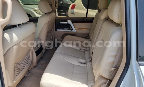 Ra Àlòkù Toyota Land Cruiser funfun Ọkọ̀ in Accra ni Greater Accra Ra Àlòkù Toyota Land Cruiser funfun Ọkọ̀ in Accra ni Greater Accra