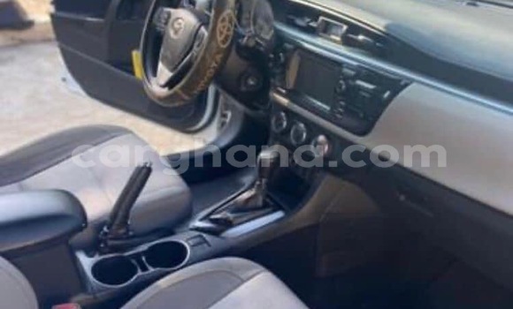 Ra Àlòkù Toyota Corolla funfun Ọkọ̀ in Accra ni Greater Accra Ra Àlòkù Toyota Corolla funfun Ọkọ̀ in Accra ni Greater Accra