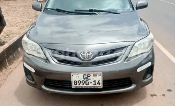 Sayi Na hannu Toyota Corolla Azurfa Mota in Accra a Greater Accra