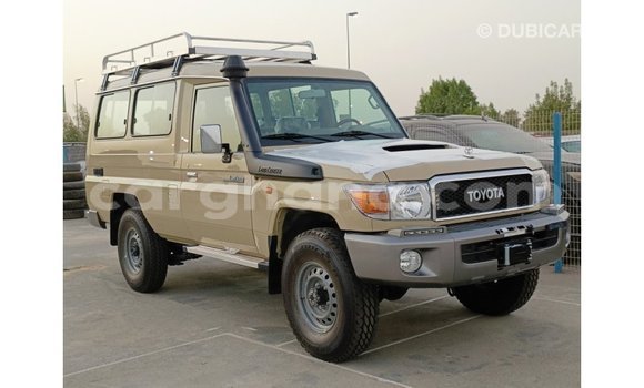 Buy Import Toyota Land Cruiser Beige Car in Import - Dubai in Ashanti Buy Import Toyota Land Cruiser Beige Car in Import - Dubai in Ashanti