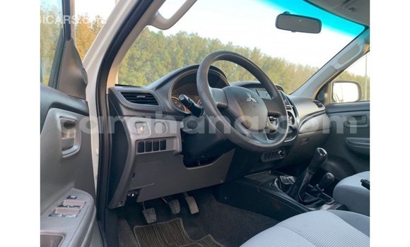 Buy Import Mitsubishi L200 White Car in Import - Dubai in Ashanti Buy Import Mitsubishi L200 White Car in Import - Dubai in Ashanti