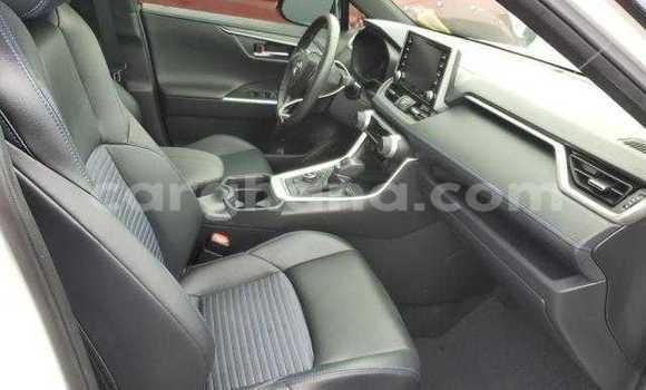 Sayi Na hannu Toyota RAV4 White Mota in Accra a Greater Accra Sayi Na hannu Toyota RAV4 White Mota in Accra a Greater Accra