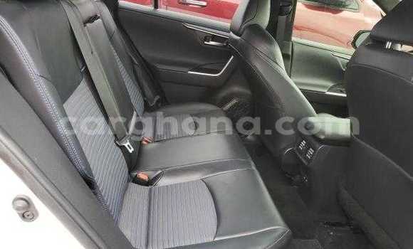 Sayi Na hannu Toyota RAV4 White Mota in Accra a Greater Accra Sayi Na hannu Toyota RAV4 White Mota in Accra a Greater Accra