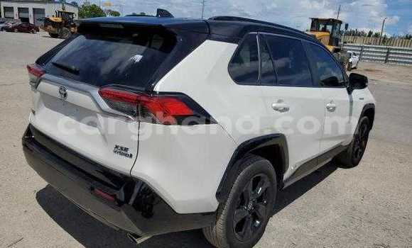 Sayi Na hannu Toyota RAV4 White Mota in Accra a Greater Accra Sayi Na hannu Toyota RAV4 White Mota in Accra a Greater Accra