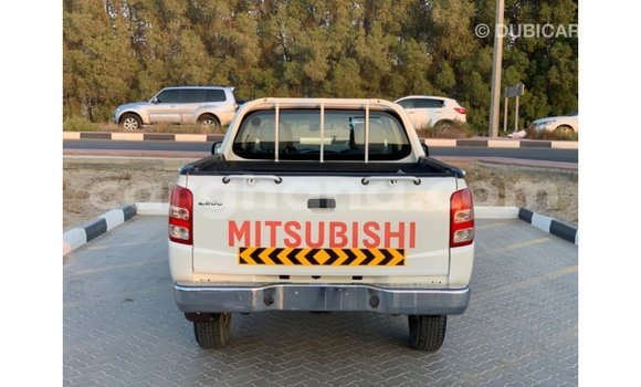 Ra Imported Mitsubishi L200 funfun Ọkọ̀ in Import - Dubai ni Ashanti Ra Imported Mitsubishi L200 funfun Ọkọ̀ in Import - Dubai ni Ashanti