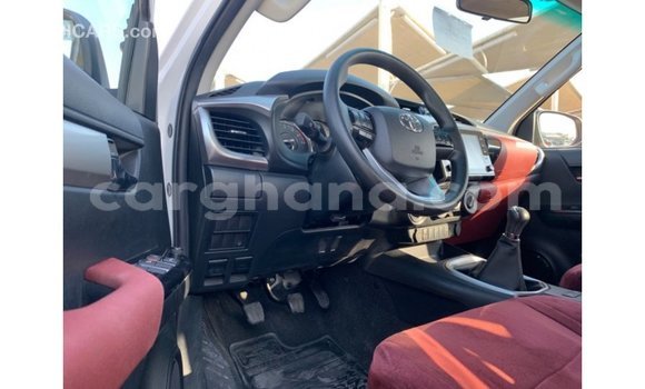 Ra Imported Toyota Hilux funfun Ọkọ̀ in Import - Dubai ni Ashanti Ra Imported Toyota Hilux funfun Ọkọ̀ in Import - Dubai ni Ashanti