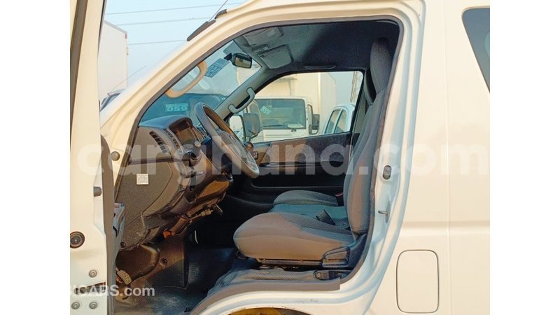 Big with watermark toyota hiace ashanti import dubai 48731