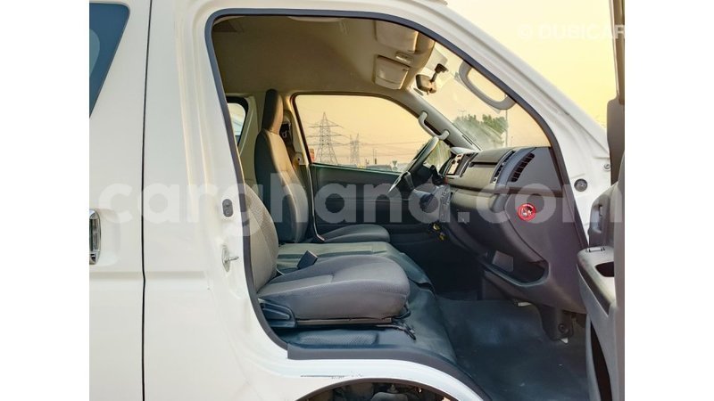 Big with watermark toyota hiace ashanti import dubai 48731