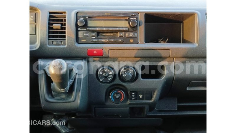 Big with watermark toyota hiace ashanti import dubai 48731