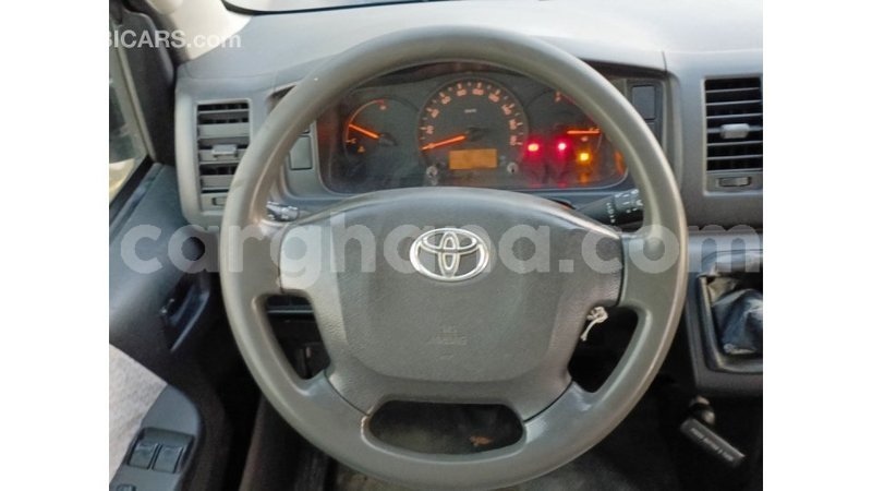 Big with watermark toyota hiace ashanti import dubai 48732