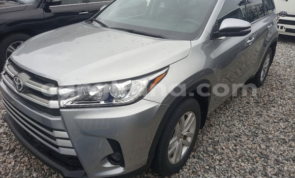 Sayi Na hannu Toyota Highlander Azurfa Mota in Accra a Greater Accra Sayi Na hannu Toyota Highlander Azurfa Mota in Accra a Greater Accra
