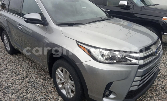 Sayi Na hannu Toyota Highlander Azurfa Mota in Accra a Greater Accra Sayi Na hannu Toyota Highlander Azurfa Mota in Accra a Greater Accra