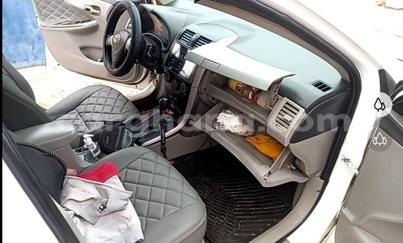 Sayi Na hannu Toyota Corolla White Mota in Accra a Greater Accra Sayi Na hannu Toyota Corolla White Mota in Accra a Greater Accra