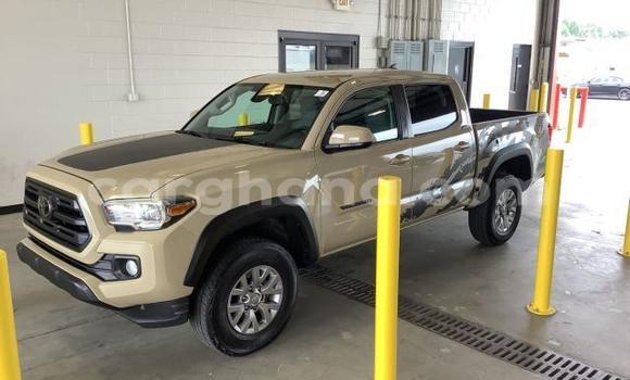 Ra Àlòkù Toyota Tacoma Brown Ọkọ̀ in Accra ni Greater Accra