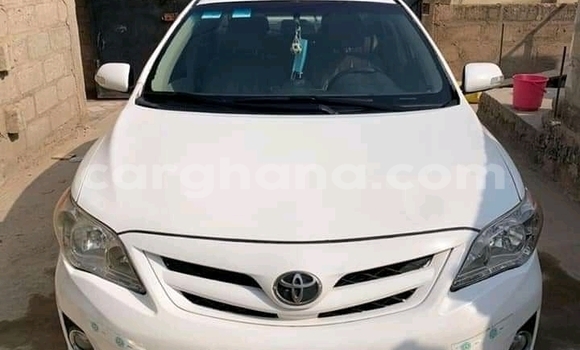 Sayi Na hannu Toyota Corolla White Mota in Accra a Greater Accra