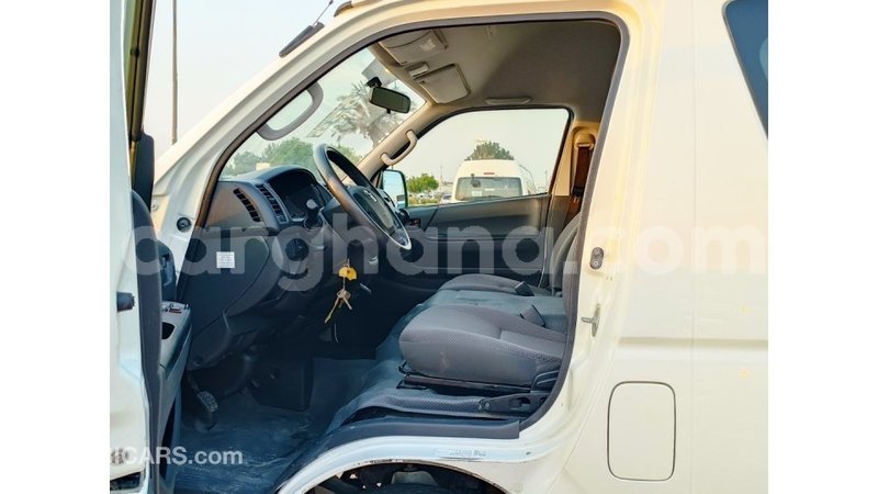 Big with watermark toyota hiace ashanti import dubai 48827