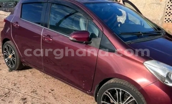 Sayi Na hannu Toyota Vitz Red Mota in Accra a Greater Accra