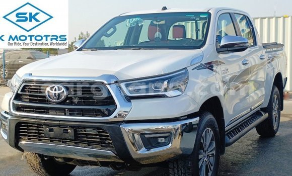 Sayi Imported Toyota Hilux White Mota in Import - Dubai a Ashanti