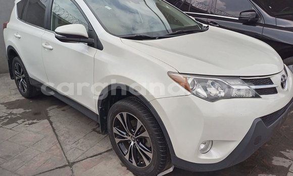 Ra Àlòkù Toyota RAV4 funfun Ọkọ̀ in Accra ni Greater Accra Ra Àlòkù Toyota RAV4 funfun Ọkọ̀ in Accra ni Greater Accra