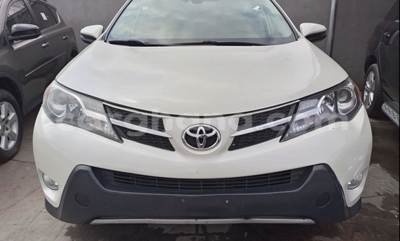 Sayi Na hannu Toyota RAV4 White Mota in Accra a Greater Accra Sayi Na hannu Toyota RAV4 White Mota in Accra a Greater Accra