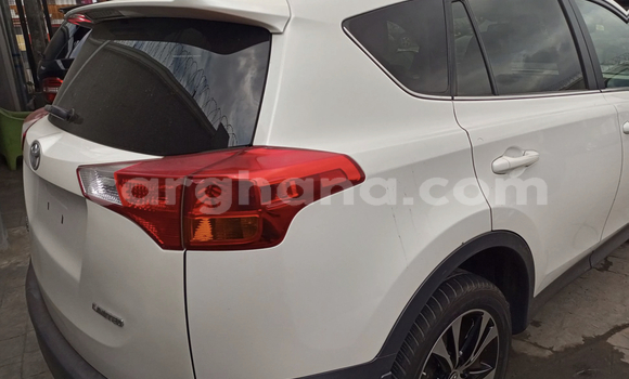 Sayi Na hannu Toyota RAV4 White Mota in Accra a Greater Accra Sayi Na hannu Toyota RAV4 White Mota in Accra a Greater Accra