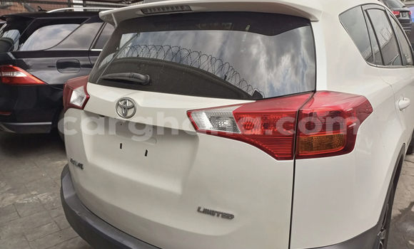 Sayi Na hannu Toyota RAV4 White Mota in Accra a Greater Accra Sayi Na hannu Toyota RAV4 White Mota in Accra a Greater Accra