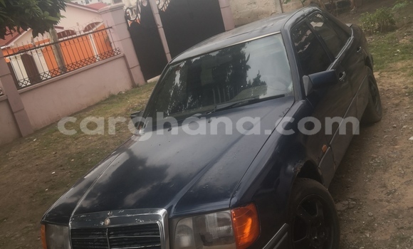 Buy Used Mercedes-Benz E200 Blue Car in Kumasi in Ashanti
