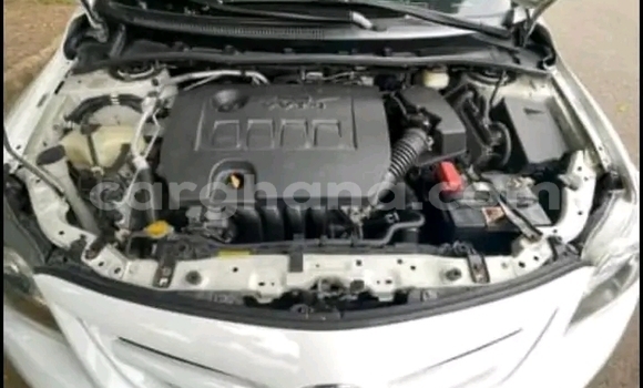 Ra Àlòkù Toyota Corolla funfun Ọkọ̀ in Accra ni Greater Accra Ra Àlòkù Toyota Corolla funfun Ọkọ̀ in Accra ni Greater Accra