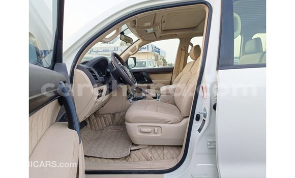 Buy Import Toyota Land Cruiser White Car in Import - Dubai in Ashanti Buy Import Toyota Land Cruiser White Car in Import - Dubai in Ashanti