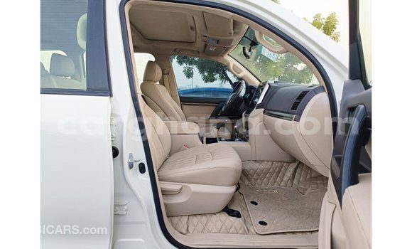 Buy Import Toyota Land Cruiser White Car in Import - Dubai in Ashanti Buy Import Toyota Land Cruiser White Car in Import - Dubai in Ashanti