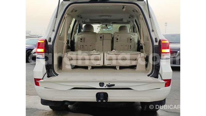 Big with watermark toyota land cruiser ashanti import dubai 48924