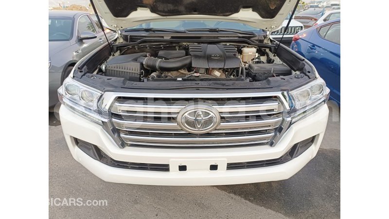 Big with watermark toyota land cruiser ashanti import dubai 48924