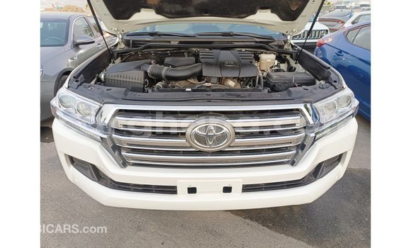 Buy Import Toyota Land Cruiser White Car in Import - Dubai in Ashanti Buy Import Toyota Land Cruiser White Car in Import - Dubai in Ashanti