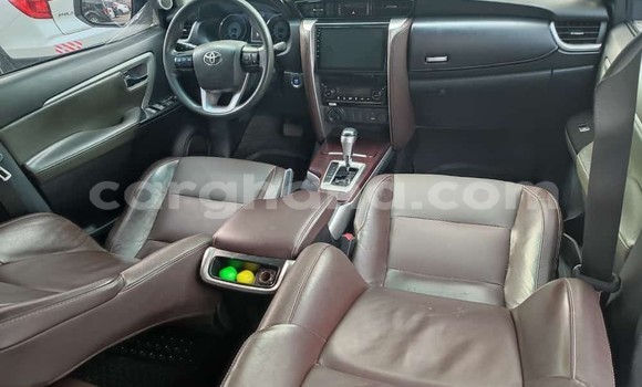 Sayi Na hannu Toyota Fortuner White Mota in Accra a Greater Accra Sayi Na hannu Toyota Fortuner White Mota in Accra a Greater Accra