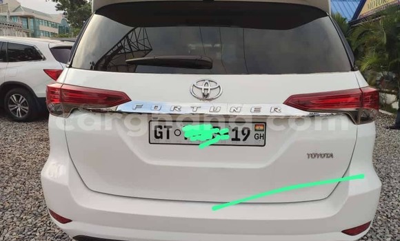 Sayi Na hannu Toyota Fortuner White Mota in Accra a Greater Accra Sayi Na hannu Toyota Fortuner White Mota in Accra a Greater Accra