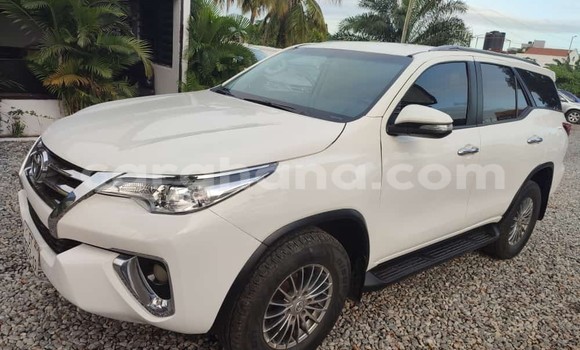 Sayi Na hannu Toyota Fortuner White Mota in Accra a Greater Accra Sayi Na hannu Toyota Fortuner White Mota in Accra a Greater Accra