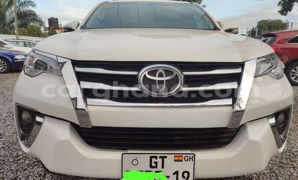 Sayi Na hannu Toyota Fortuner White Mota in Accra a Greater Accra Sayi Na hannu Toyota Fortuner White Mota in Accra a Greater Accra