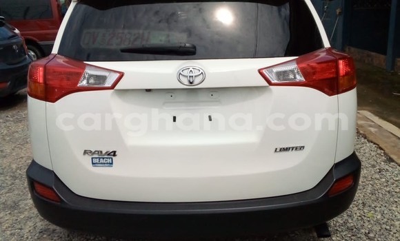 Sayi Na hannu Toyota RAV4 White Mota in Accra a Greater Accra Sayi Na hannu Toyota RAV4 White Mota in Accra a Greater Accra